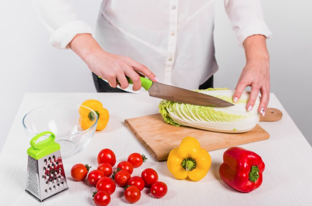 Como usar o cortador de legumes: guia prático para cortes perfeitos
